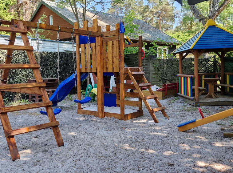 Domki Holenderskie BEBE  Plac zabaw?v=1.0