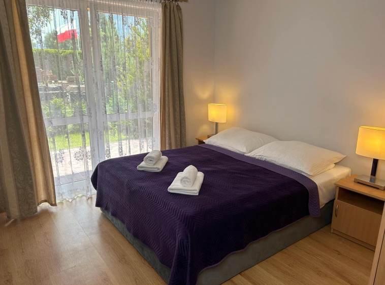 Villa Klaudia Apartament numer 1 - sypialnia z wyjściem na taras?v=1.0