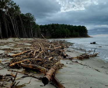 Bałtyk, Piaśnica i zalana plaża w Dębkach