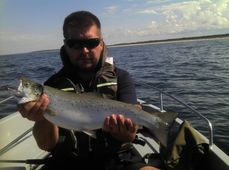 Surfcasting w Dębkachtroć z łodzi2